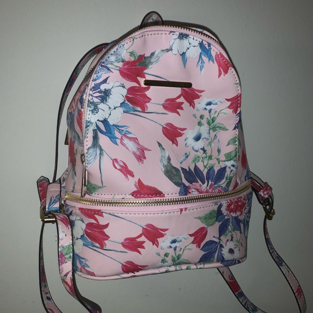 bag, for shipping, hanging out with friends